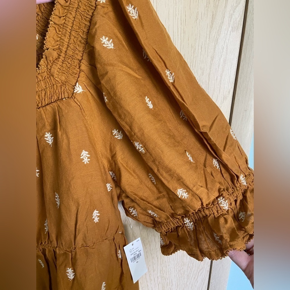 🩷 Old Navy Puff-Sleeve Smocked Embroidered Babydoll Blouse Ancient Gold Sz XL - Picture 3 of 11
